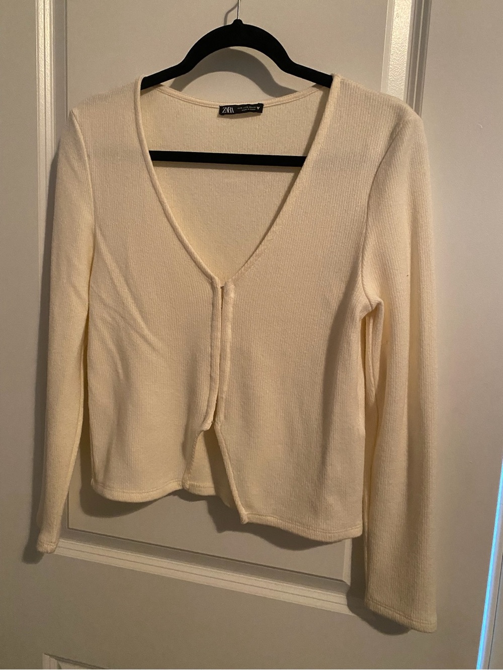 Zara Off-White V-Neck Ribbed Button-Front Top